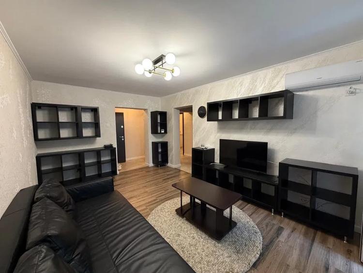 Apartament cu 3 camere decomandat, mobilat în Centru Civic