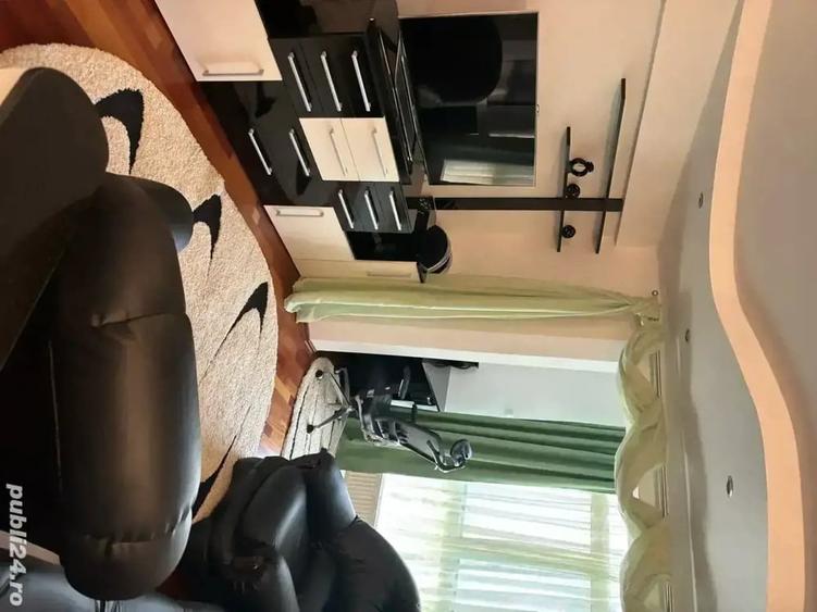 Apartament cu 3 camere semidecomandat în Central