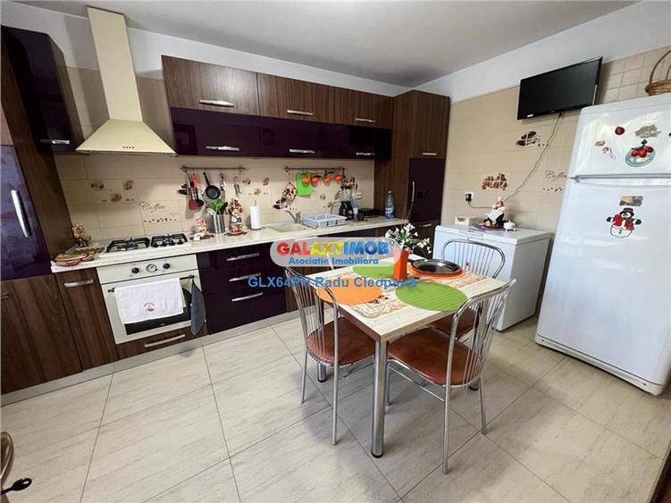 Casă cu 5 camere cu Garaj în Central