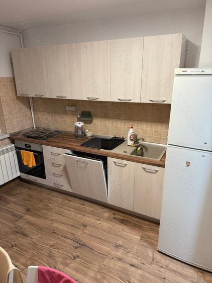 Apartament cu 3 camere semidecomandat în Central