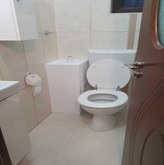 Apartament nou cu 3 camere decomandate, confort I, etaj 2, finisat modern, mobilat si utilat, cu par - 1