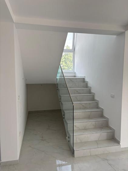 Duplex cu 4 camere cu Canalizare în Dumbrăvița