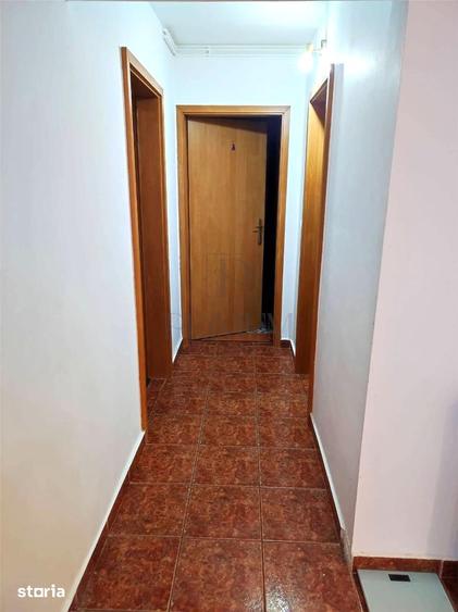 Apartament cu 4 camere decomandat în Lipovei