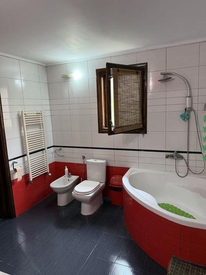 Casă cu 4 camere în Ipotești