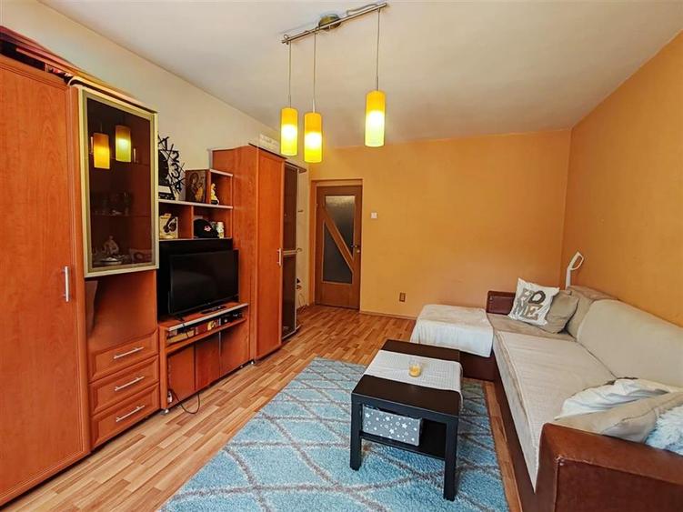 Apartament cu 3 camere decomandat, mobilat în Brașovul Vechi