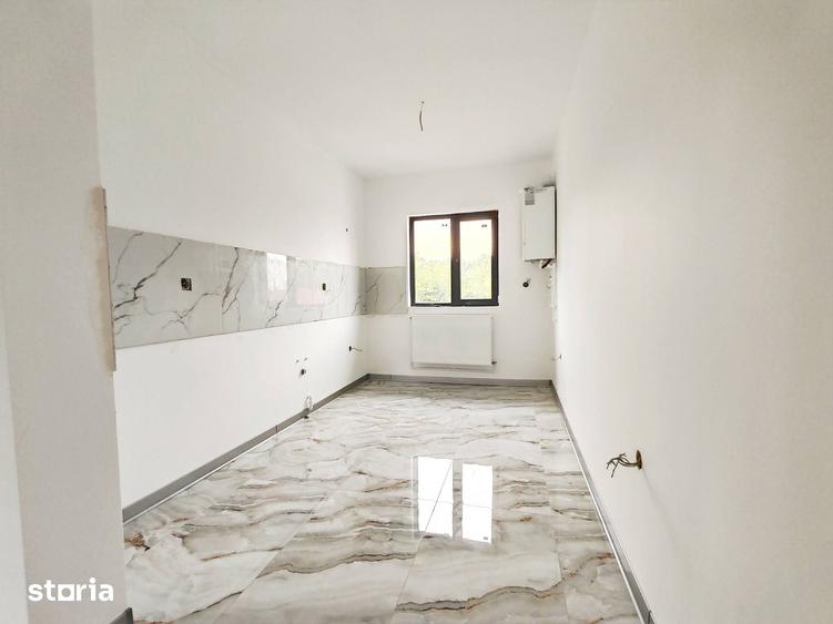 Casă cu 6 camere cu Teren 527 Mp în Lumina