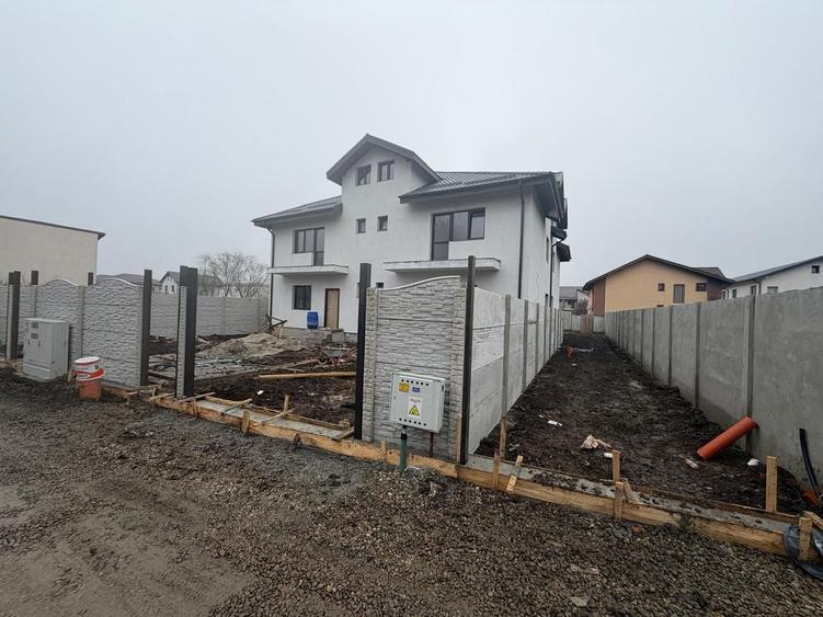 Duplex cu 3 camere cu Canalizare în Central