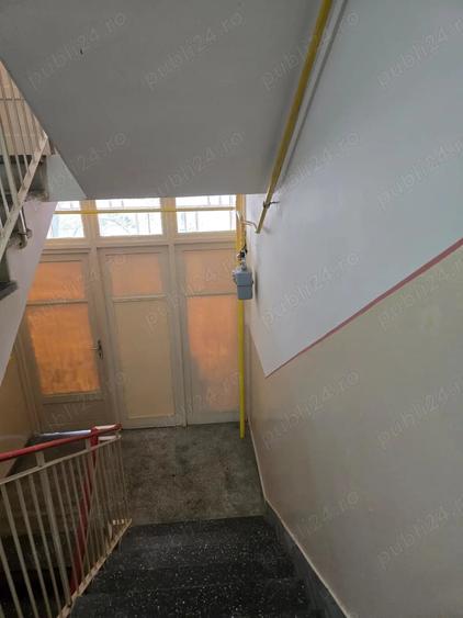 Apartament cu 3 camere semidecomandat în Medicină