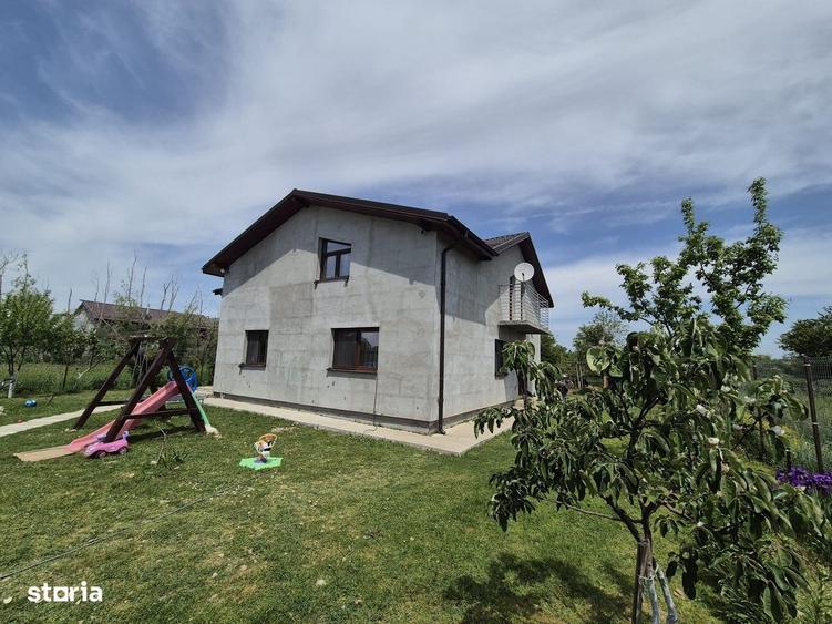 Casă cu 4 camere în Central
