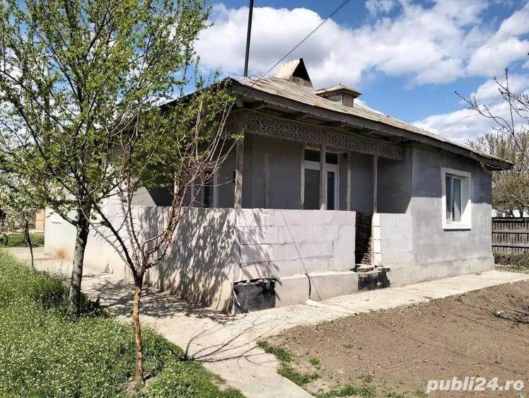 Casă cu 3 camere cu Teren 1300 Mp în Grindu