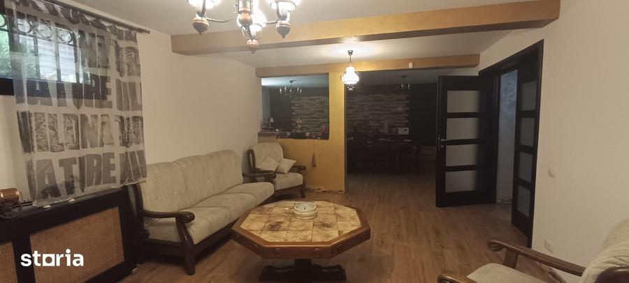 Casă cu 10 camere cu Teren 1274 Mp în Calea București