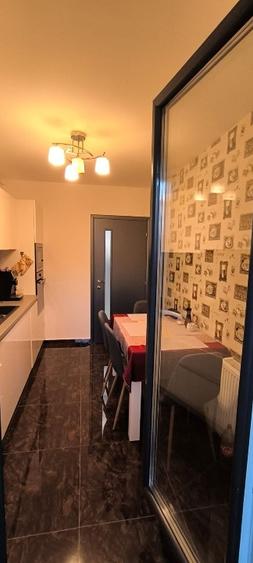 Apartament cu 3 camere decomandat în Florești