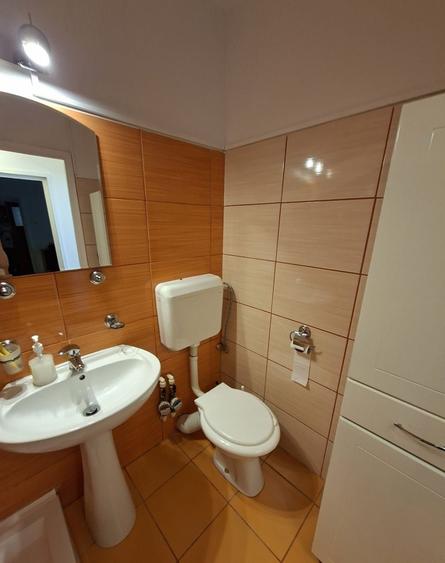 Apartament cu 3 camere semidecomandat în Drumul Taberei