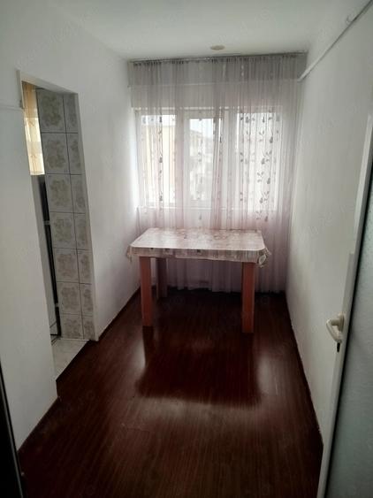 Garsonieră decomandată în 9 Mai