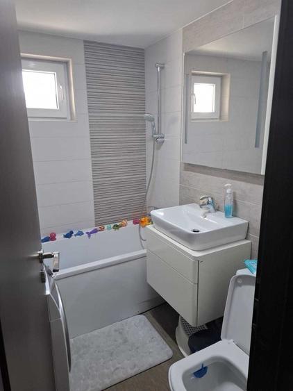 Apartament cu 4 camere decomandat în Crângași