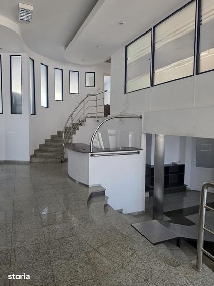 Spațiu comercial, de 350 mp, în Tei