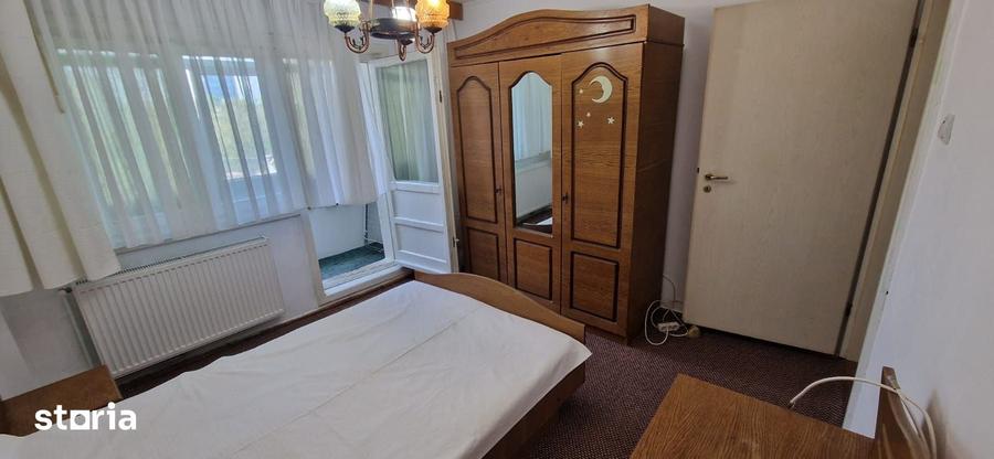 Comision 0 ! 3 camere 2 bai 3 balcoane zona Aradului 380 euro - 2