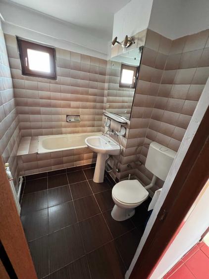 Apartament cu 4 camere decomandat în Central
