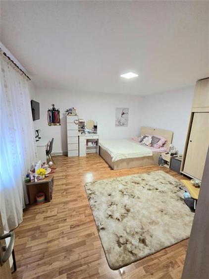 Duplex cu 5 camere cu Canalizare în Sud-Vest