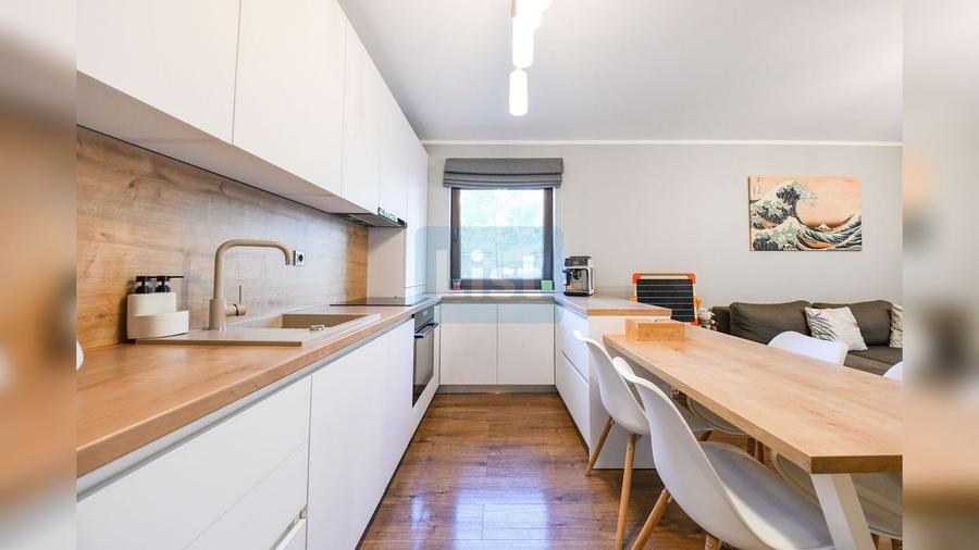 Apartament cu 3 camere semidecomandat, mobilat în Europa