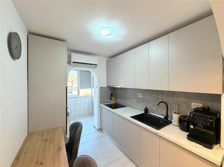 Apartament cu 3 camere decomandat în Rogerius