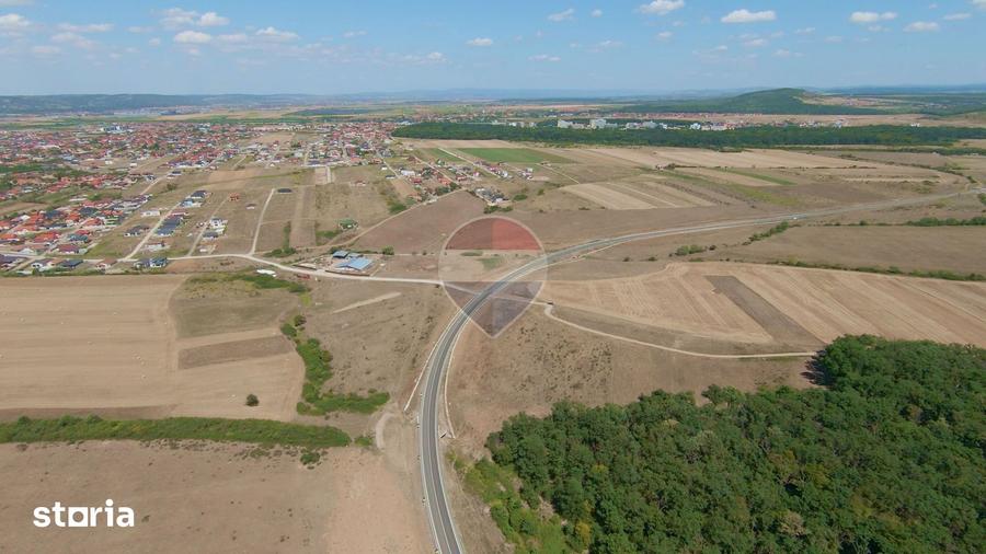 Teren de 10455 mp, în Sânmartin