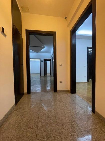 Apartament cu 4 camere decomandat în Armeneasca