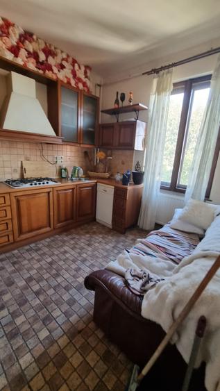 Apartament cu 5 camere semidecomandat în Unirii