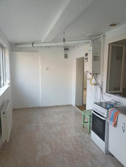 Casă individuală cu 2 camere cu Canalizare în Central