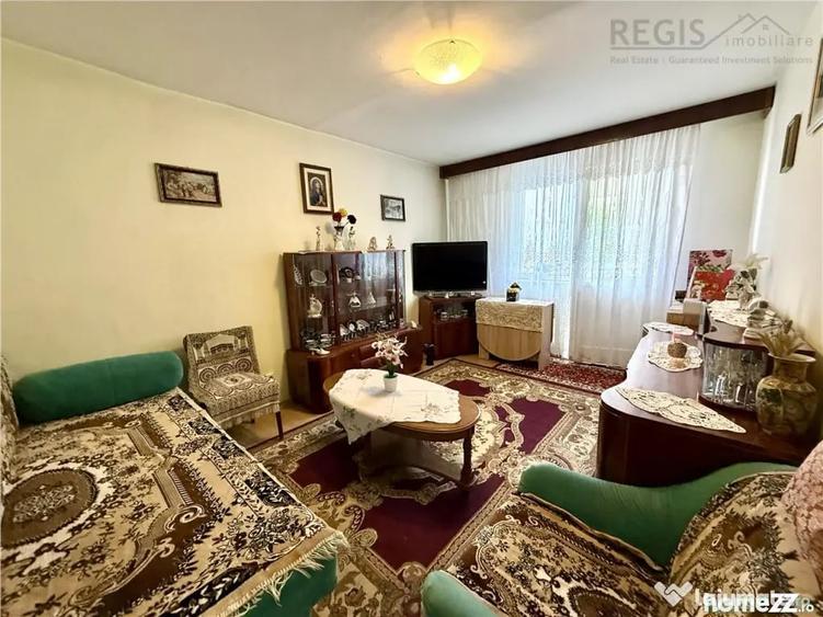 Apartament cu 3 camere semidecomandat în Astra