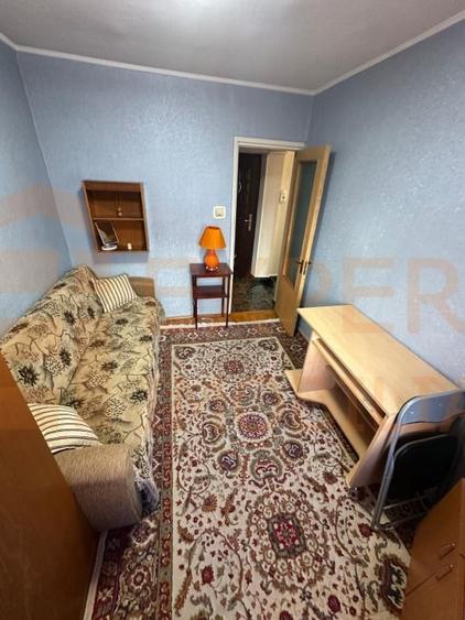 Apartament cu 3 camere semidecomandat, mobilat în Far
