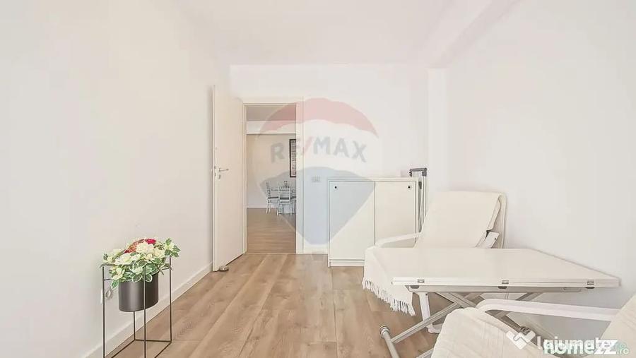 Apartament cu 5 camere decomandat în Noua