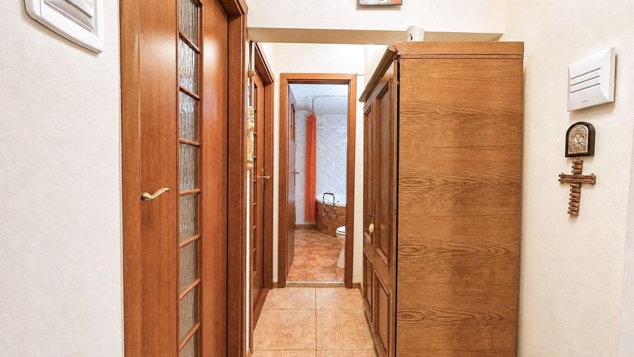 Apartament cu 3 camere decomandat, mobilat în Brâncoveanu