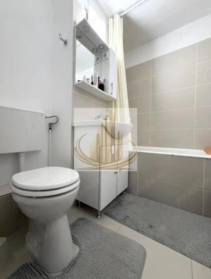 Apartament cu 4 camere decomandat în Lipovei