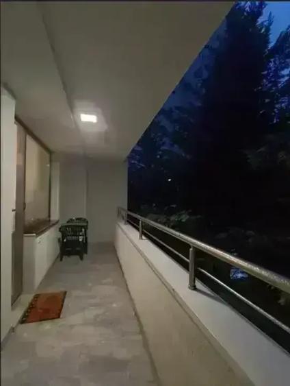 Apartament cu 3 camere semidecomandat, mobilat în Titan
