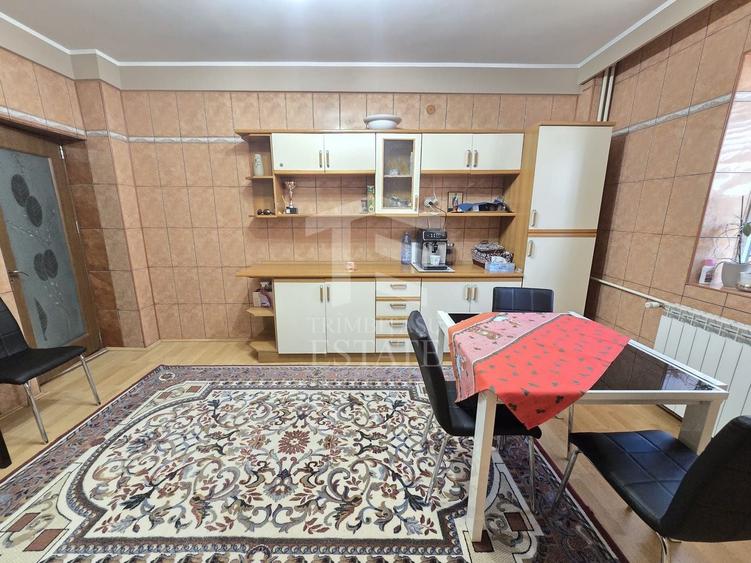 Casă cu 16 camere cu Canalizare în Central