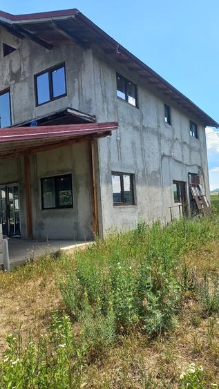 Casă individuală cu 4 camere cu Teren 1000 Mp în Vorona