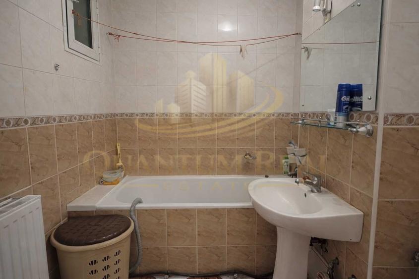 Apartament cu 3 camere decomandat în Alexandru Obregia