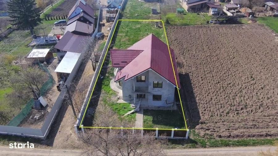 Casă cu 4 camere cu Teren 953 Mp în Gura Văii