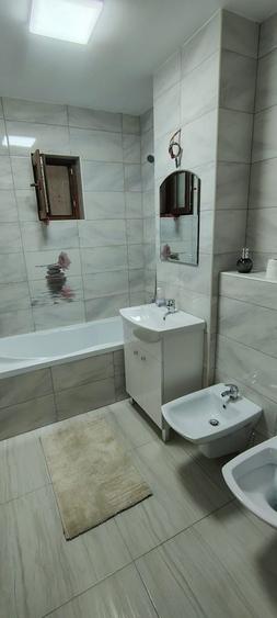 Apartament cu 3 camere decomandat în Sârbi