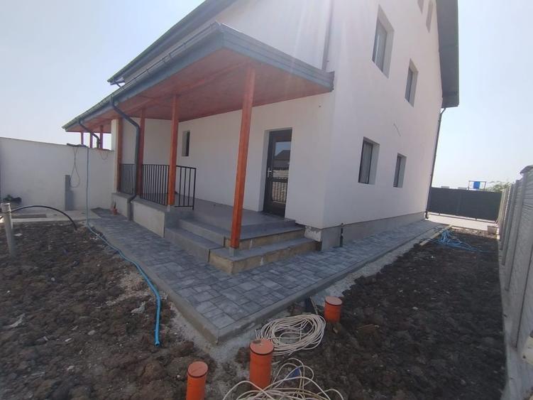 Casă cu 4 camere în Central