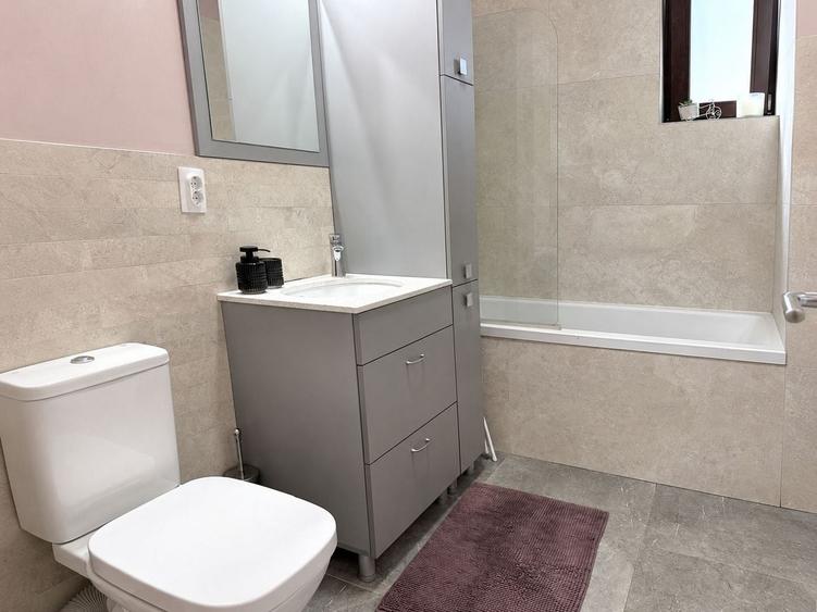 Apartament cu 3 camere semidecomandat, mobilat în Florești
