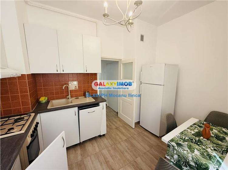 Apartament cu 3 camere semidecomandat, mobilat în Sud