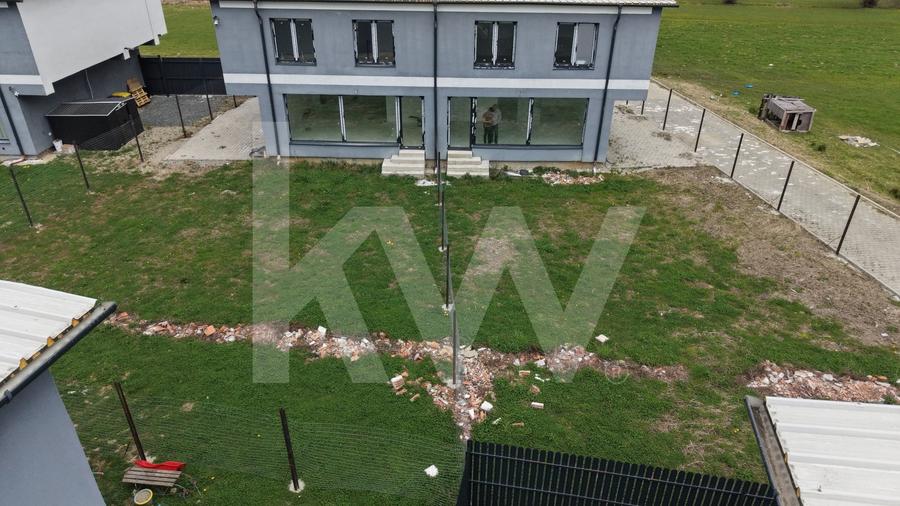 Duplex cu 4 camere cu Canalizare în Rășinari