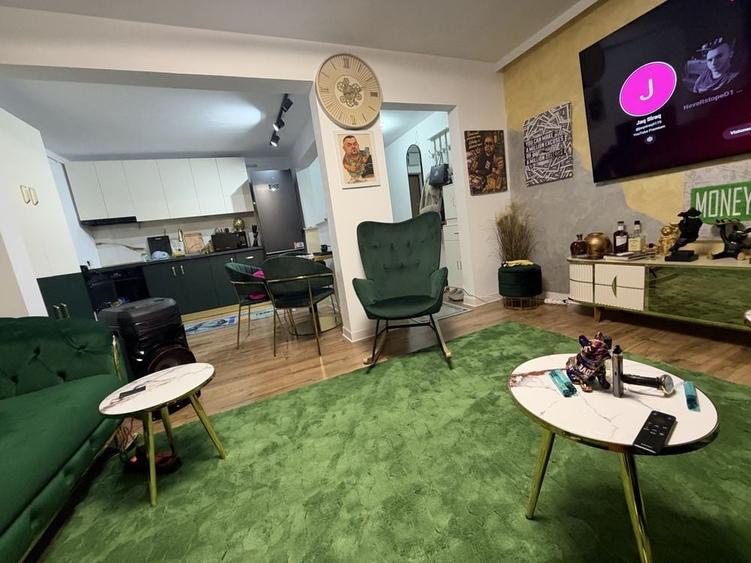 Apartament cu 3 camere decomandat în Central