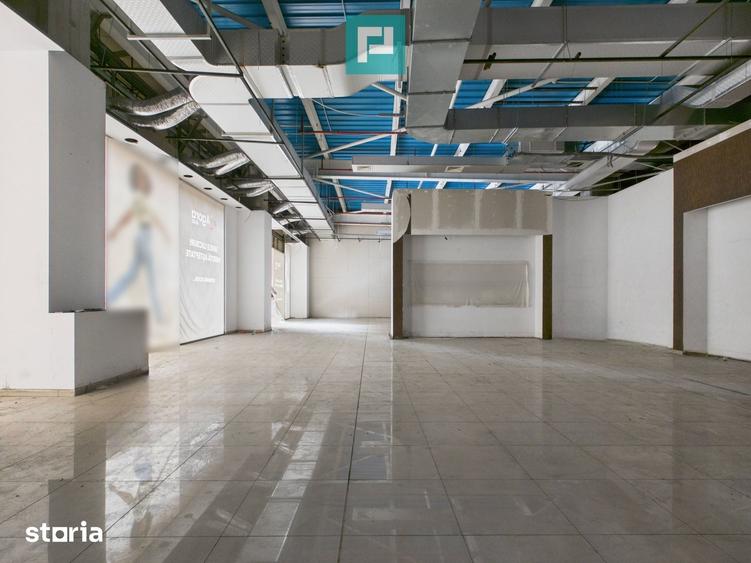 Spațiu comercial, de 250 mp, în Șega
