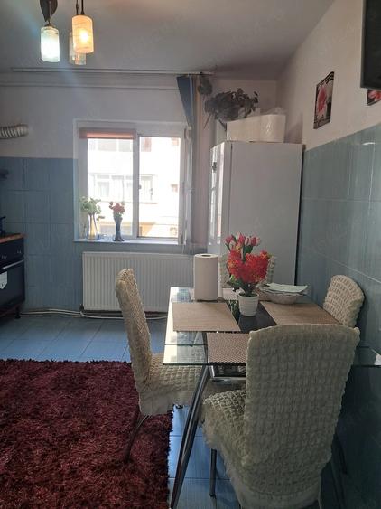 Apartament cu 3 camere decomandat în Buzaului