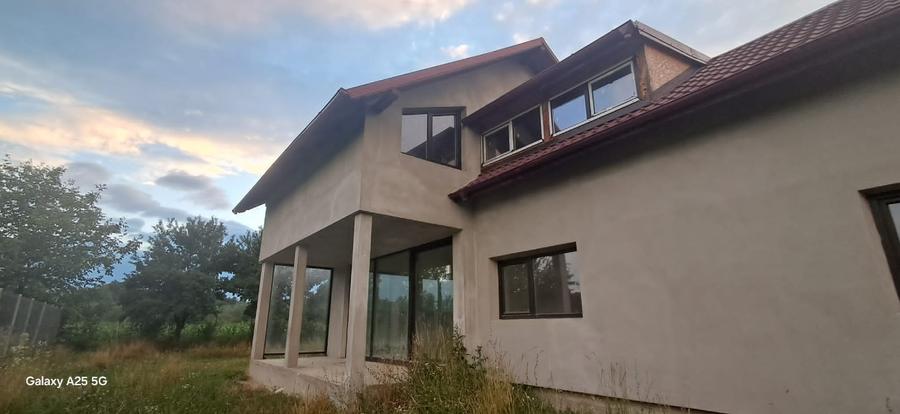 Casă individuală cu 5 camere cu Teren 880 Mp în Sasca Mare