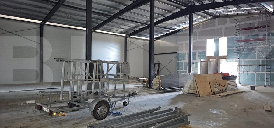Spațiu industrial, de 522 mp, în Ozun