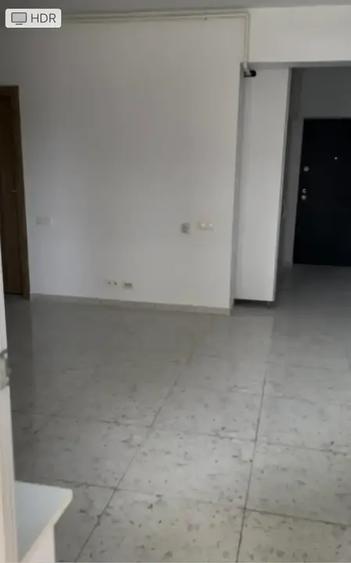 Apartament cu 3 camere semidecomandat în Militari